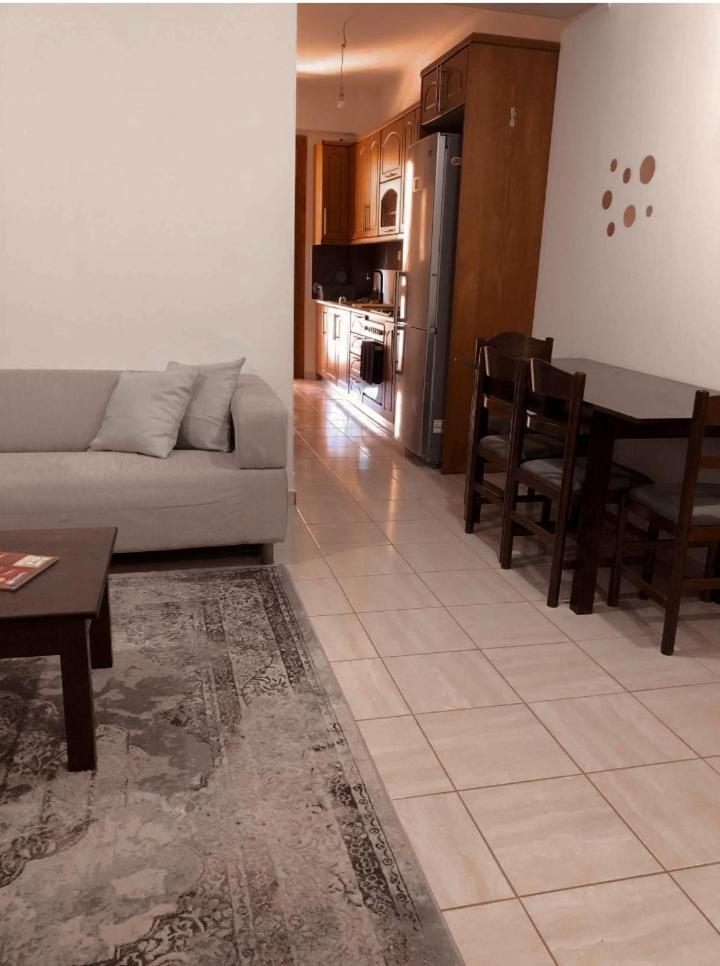 Spartan Townhouse Apt 3 Leonidas Екстериор снимка